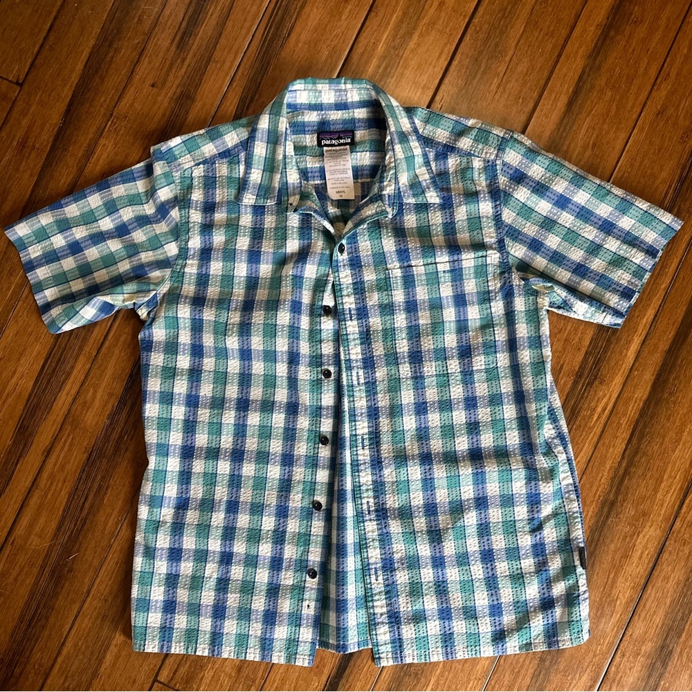 Patagonia men’s medium blue plaid button up